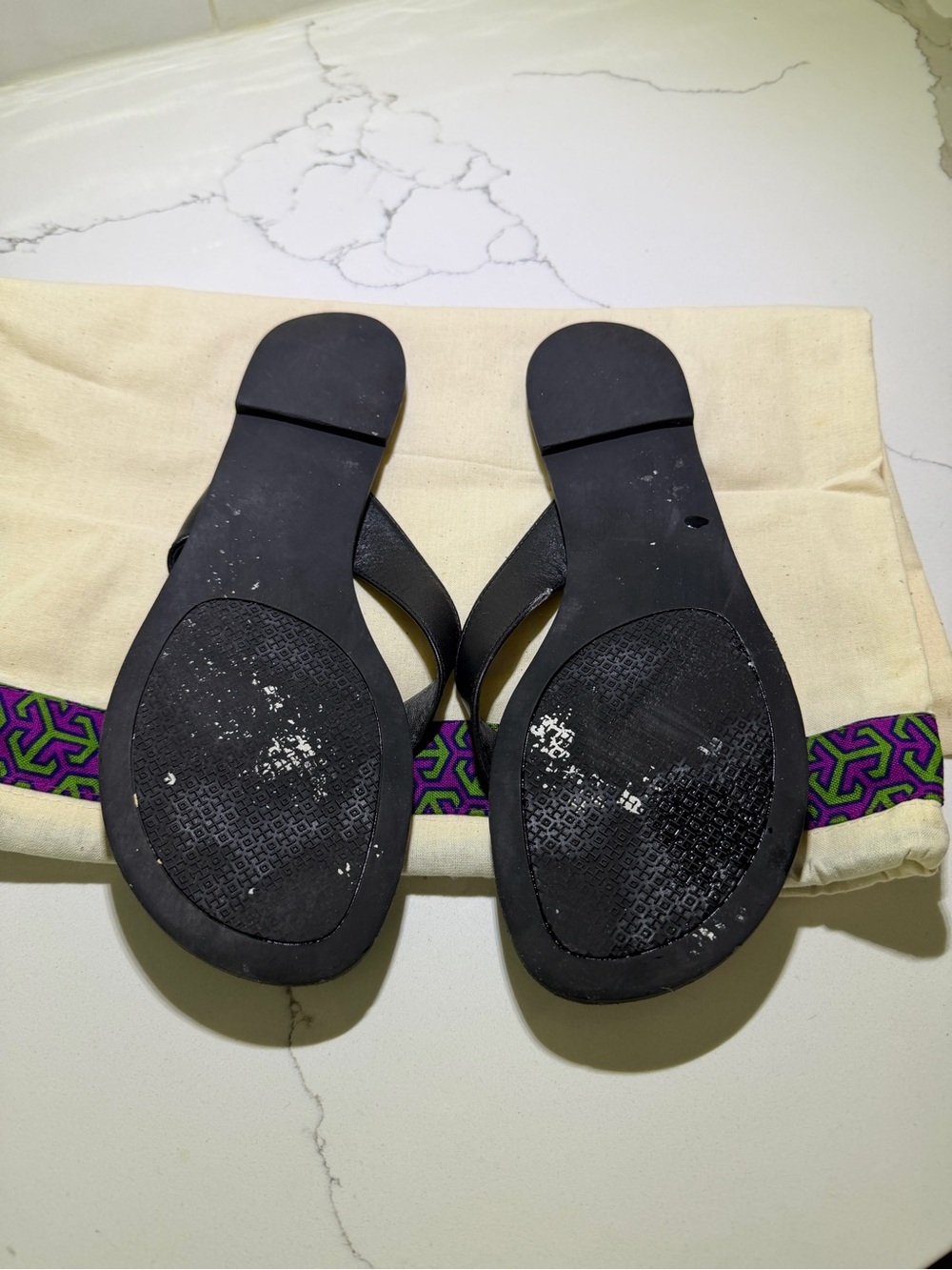 Tory Burch Black Leather Logo Flip Flop Sandals with Gold Logo - Picture 4 of 4